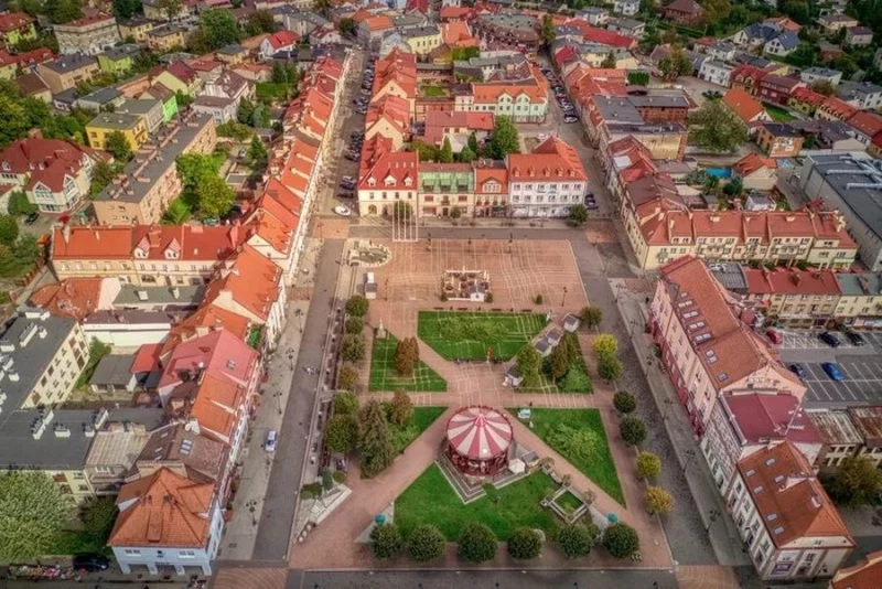 Żorskie kamienice zachwycają. Wystawa w amfiteatrze w Żorach